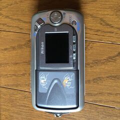 Nikon COOLPIX 3500 デジタルカメラ 回転レンズ機構搭載の画像