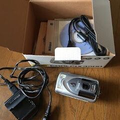 Nikon COOLPIX 3500 デジタルカメラ 回転レンズ機構搭載の画像