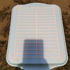 ダイソー 滑り止め付きプラスチックトレー (水色) - 訳あり・無料の画像