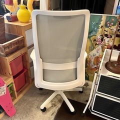 【武蔵小山店】 オフィスチェア デスクチェア パソコンチェア メッシュチェア ワークチェア キャスター付き 回転椅子 高さ調節 在宅ワーク テレワーク 学習椅子 シンプルチェア グレー ホワイト チェア 事務椅子の画像