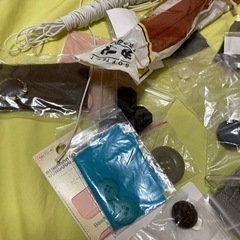 　ハンドメイド　手作り　材料 ボタン　ハギレ　チャック　　ビーズ針の画像