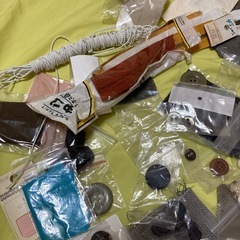 　ハンドメイド　手作り　材料 ボタン　ハギレ　チャック　　ビーズ針の画像
