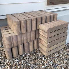 花壇ブロック　約40個を格安で！の画像