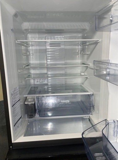 面談中！4年前購入した冷蔵庫です。氷が故障してるため安く売ります 日立 冷蔵庫 氷できない。 自分で解決できるかも‥自動製氷不良や、氷が