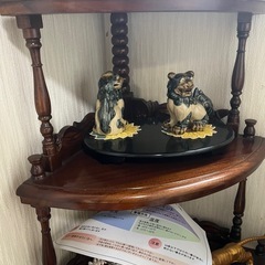 骨董品と棚の画像