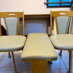 ダイニングテーブルの画像