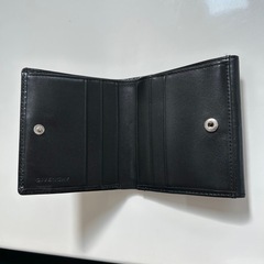 ジバンシー三つ折り財布の画像
