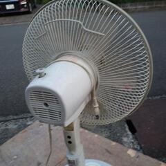 汚れあり　リモコン付き扇風機の画像