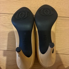 ダイアナパンプス ベージュ23.0㎝向けの画像