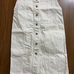 定価17000円ほど　stola. ホワイトデニムスカートSサイズ