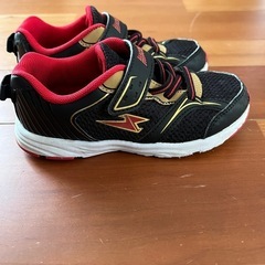 Machgt キッズスニーカー 17cm 黒/赤の画像