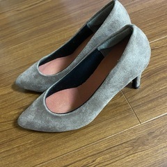 ベージュ　パンプス　23センチの画像
