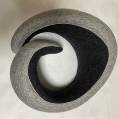 OSTRICH PILLOW　ネックピローの画像