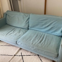 おしゃれな北欧風3人掛けソファーの画像
