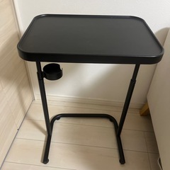 IKEA サイドテーブルの画像
