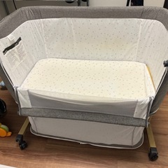 ベビーベッドの画像