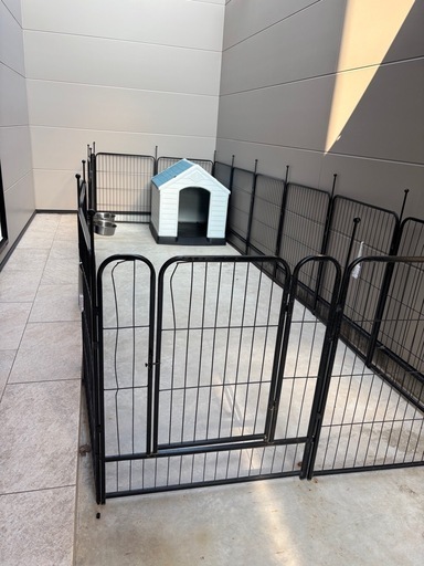 【最終値下げ】ペットフェンス　ハウス　餌入れ　水入れ