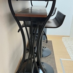 カウンターテーブル＆チェアセットの画像