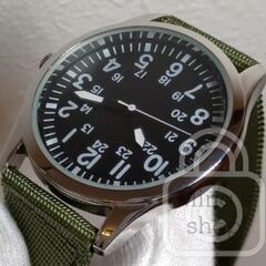 【ミリタリーウォッチと言うより軍事時計と言う言葉がしっくりくる機能性をとことん追求したモデル/新品】黒文字盤/アーミーグリーンベルトの画像