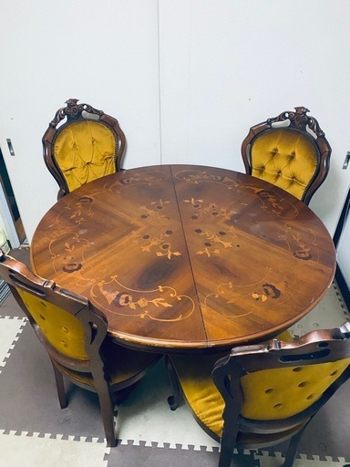 4人席のダイニングテ-ブル