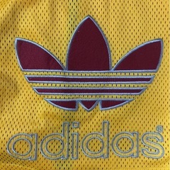 adidas イエローメッシュジャージ フード付きの画像