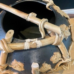 陶器の壺(欠けあり )の画像
