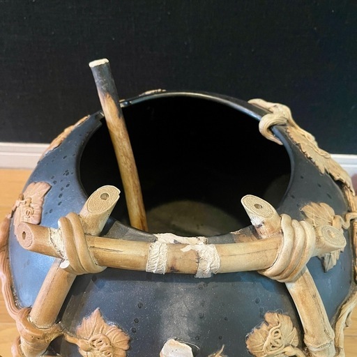 陶器の壺(欠けあり )