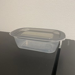 タッパー3点セット、水筒
の画像