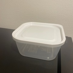 タッパー3点セット、水筒
の画像