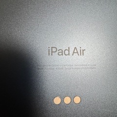 iPad Air 美品と未使用充電器の画像