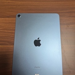 iPad Air 美品と未使用充電器の画像