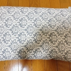 ペイズリー柄枕の画像