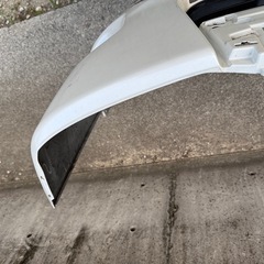 ハイエース　フロントバンパー　パールの画像