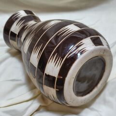 【終了・有難うございました!!】中古 昭和レトロ 懐かしいデザイン こげ茶X白 花瓶 フラワーベース♪ 早い者勝ちです✨✨の画像
