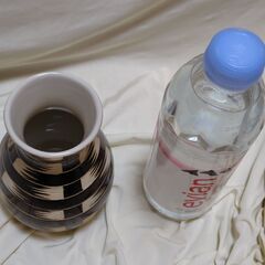 【終了・有難うございました!!】中古 昭和レトロ 懐かしいデザイン こげ茶X白 花瓶 フラワーベース♪ 早い者勝ちです✨✨の画像