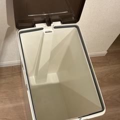 ゴミ箱の画像
