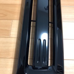 N-BOX JOY(ジョイ) 純正 フロントグリル ブラックメタリック系 エンブレムセットの画像