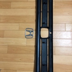 N-BOX JOY(ジョイ) 純正 フロントグリル ブラックメタリック系 エンブレムセットの画像