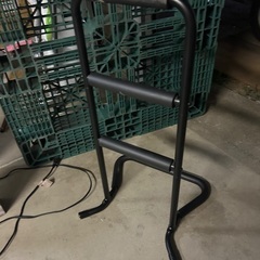 スチール製のバー