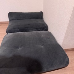 シングルベッドサイズの倒れるソファー！の画像