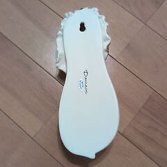 アンティーク風　陶器製　壁掛けシューズオブジェ　一輪挿し　ゴールド装飾付きの画像