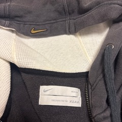 服、パーカーの画像