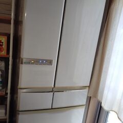 綺麗な冷蔵庫の画像