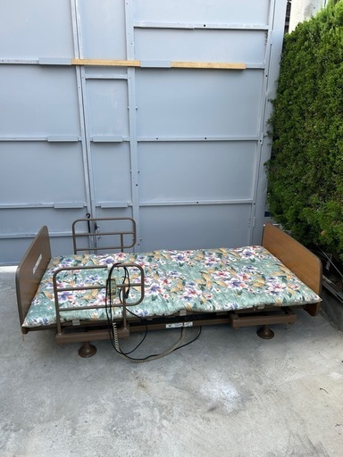 価格は交渉可能です 美品／3モーター完動品 電動介護ベッド（昇降機能付）