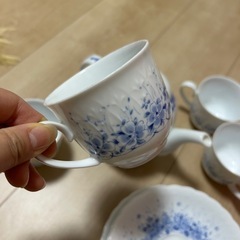 紅茶食器セットの画像