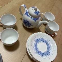 紅茶食器セットの画像