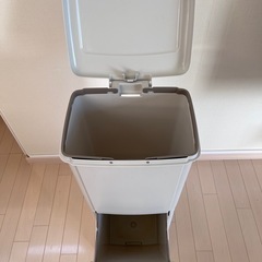 ゴミ箱の画像