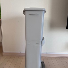 ゴミ箱の画像