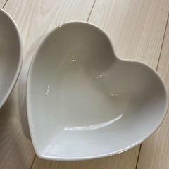 ハート型　　皿　2枚セットの画像