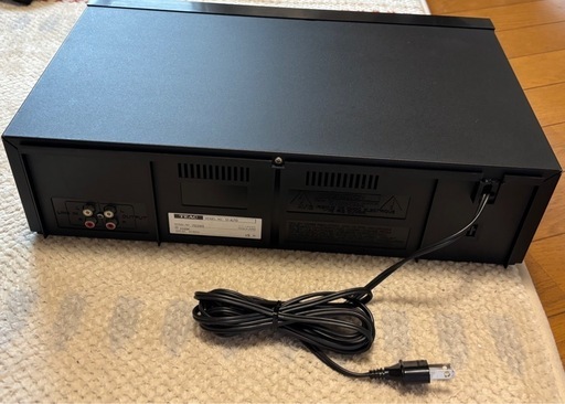 ティアック TEACの3ヘッドカセットデッキ、V-670